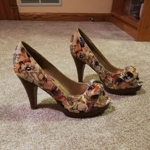 Madden Girl Kiarra Floral Peep Toe Heel, Size 6